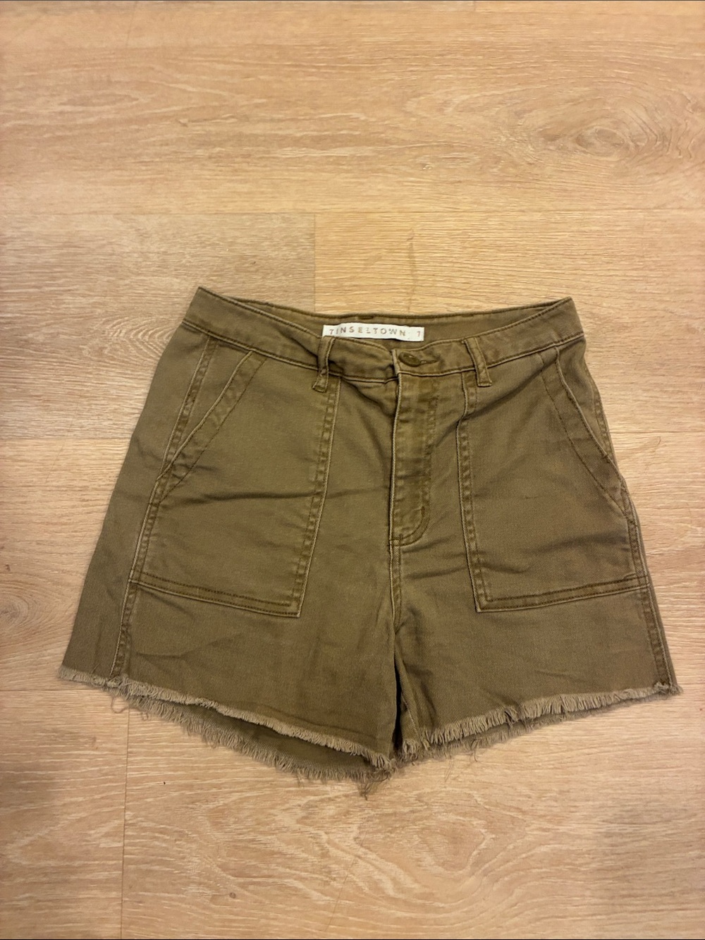 Tinseltown Olive Utility High-Waisted Shorts with Frayed Hem 7